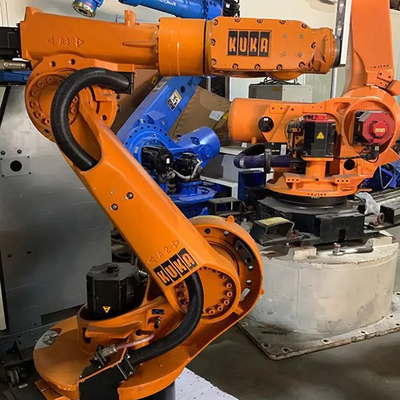 KUKA KR 210 R2700 엔진 조립을 위한 CNGBS 선형 가이드와 함께 산업용 로봇을 선택 및 배치