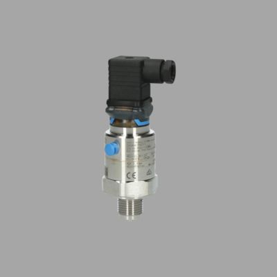 Endress+Hauser Proline Prowirl D 200 와류 유량계 및 Cerabar PMC11 압력 트랜스미터가 장착된 압력/유량 제어 장치