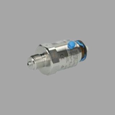 Endress+Hauser Proline Prowirl D 200 와류 유량계 및 Cerabar PMC11 압력 트랜스미터가 장착된 압력/유량 제어 장치