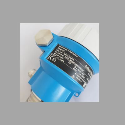 Endress+Hauser ProlineProwirl D200 와류 유량계와 Cerabar PMC51B 압력 트랜스미터가 장착된 감압 및 온도 스테이션