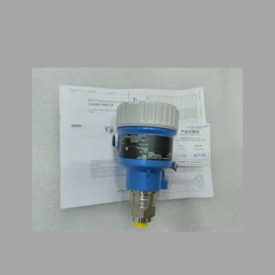 Endress+Hauser Proline Prowirl R 200 유량계와 Deltabar PMC51B 압력 트랜스미터가 장착된 천연 가스 밸브 스키드.