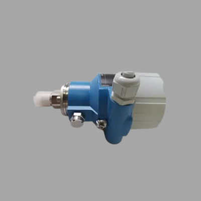 Endress+Hauser Proline Prowirl R 200 유량계와 Deltabar PMC51B 압력 트랜스미터가 장착된 천연 가스 밸브 스키드.