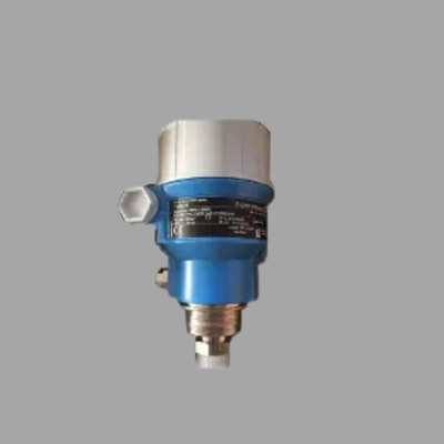 Endress+Hauser Proline Prowirl R 200 유량계와 Deltabar PMC51B 압력 트랜스미터가 장착된 천연 가스 밸브 스키드.