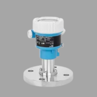 Endress+Hauser Proline Prowirl R 200 유량계와 Deltabar PMC51B 압력 트랜스미터가 장착된 천연 가스 밸브 스키드.