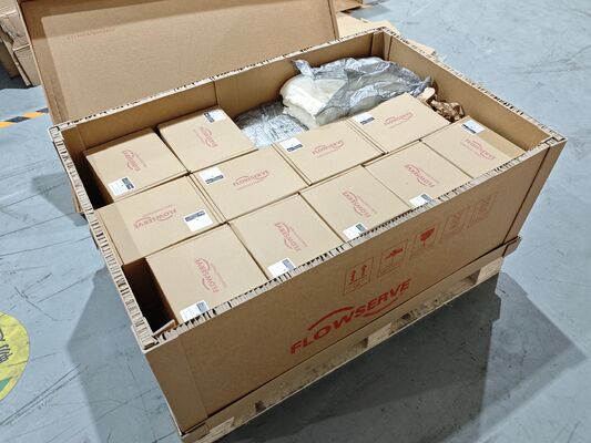 White and Red Pnuematic Control Valve and Digital Positioners Flowserve Logix 520MD 3200MD 3800MD Industrial Control Valves Controller FISHER 2000