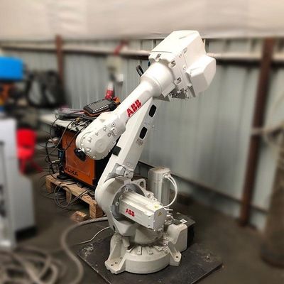 CNC 로봇 팔과 산업용 로봇 IRB 2600-20/1.65와 아크 용접기를 위한 용접 토치