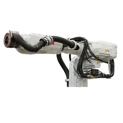 조종자와 고효율 IRB6700-200/2.6과 점 용접기로서의 용접 토치