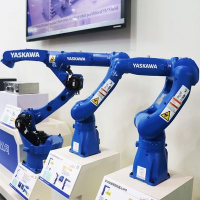 25KG 화물과 산업용 로봇 GP25와 물질 취급 장비 부품으로서의 YRC1000 로봇 컨트롤러