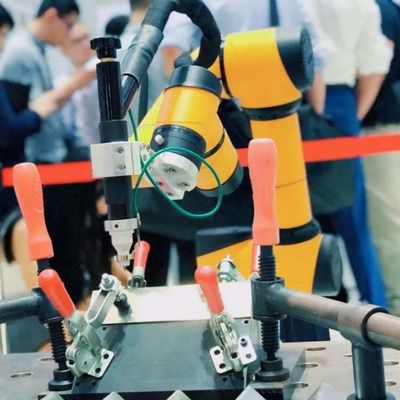코봇으로서 스크루를 잠그기 위한 AUBO i5 6 주축 협업화 로봇 팔