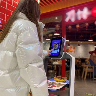 AI 인공 지능 서비스 로봇과 음식 배달 로봇 웨이터